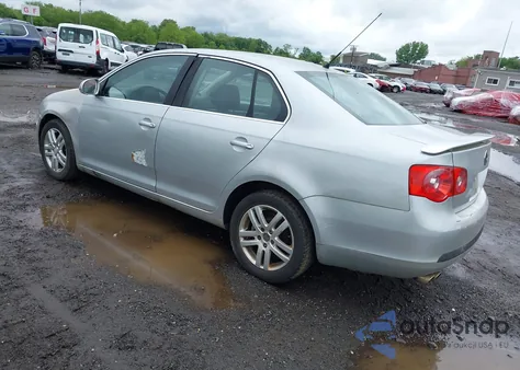 2007 Volkswagen Jetta Wolfsburg Edition z USA, uszkodzony, nr VIN 3VWEG71K67M155277